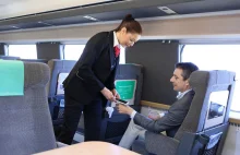 Szwedzi wszczepiają sobie implant, który zastępuje bilet kolejowy
