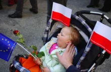 Polacy nadal będą dostawać zasiłek na dziecko mieszkające w Polsce