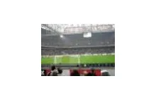 Fani Ajaxu wykonują 3 little birds Boba Marleya