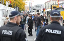 Niemcy: ataki na policję i płonące radiowozy przed Dniem Jedności Niemiec