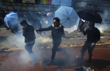 Brutalne protesty w Hongkongu. Parasol został „symbolem oporu” [FOTOREPORTAŻ]