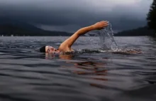Pływanie znacznie spowalnia procesy starzenia