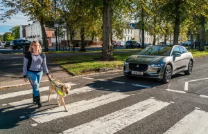 Samochód elektryczny jest... PROBLEMATYCZNIE CICHY, zatem...