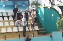 Bójka z ochroniarzami na basenie w Rosji