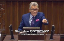 'Dzień świra' w Sejmie. Opozycja krzyczy 'precz z komuną', a Piotrowicz?...
