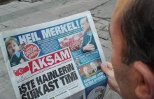 Merkel w hitlerowskiej pozie na okładce tureckiej gazety Aksam