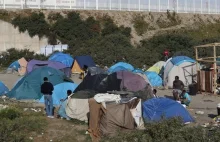 Uchodźcy w Turcji podjęli strajk głodowy, by dostać się do Europy.