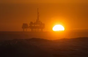 Cena ropy w 2015 - poznaliśmy prognozy profesjonalistów