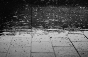 PiS wprowadza podatek od deszczu. To cios w budżety domowe Polaków