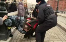 Protesty w Moskwie i Petersburgu. Rosjanie wspierają Ukrainę