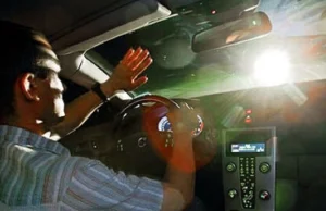 Oślepianie światłami drogowymi - problem z którym spotkał się każdy kierowca