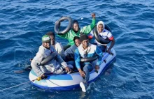 Setki migrantów dryfowały po Morzu Śródziemnym