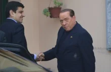 Berlusconi rozpoczyna karę. Będzie pracował w domu starców