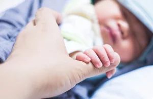 Odebrane przez Jugendamt niemowlę wraca do rodziców - Polsat News