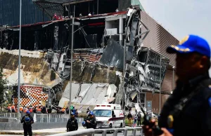 Mexico City shopping center collapse captured on video