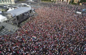Powitani przez tłumy jak zwycięzcy! Węgierscy piłkarze wrócili do kraju