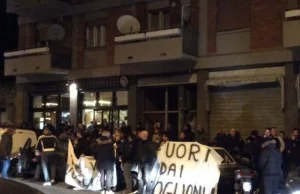 Włosi się budzą: 400 osób na ulicach po ataku muzułmanów na osiemnastolatkę