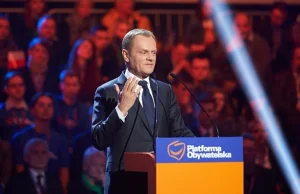 Tusk hojny dla urzędników