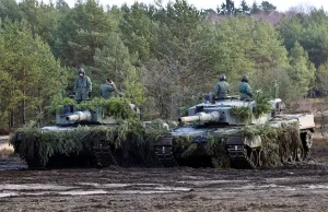 Najlepsze polskie czołgi od ponad roku stoją pod chmurką.
