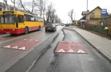 Kuriozum drogowe w Kielcach. Próg zwalniający w zatoce... autobusowej
