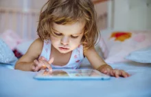 Badanie: dzieci spędzające dużo czasu przed ekranem mają gorzej rozwinięty mózg