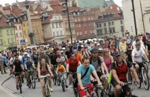 Warszawa: przepychanki na placu Zamkowym między cyklistami a Solidarnymi 2010