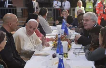 Więźniowie uciekli z lunchu z papieżem! Poszukuje ich policja