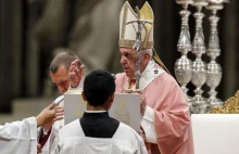 Papież zniósł tajemnicę papieską ws. nadużyć seksualnych