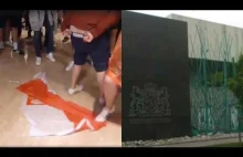 Stonoga dzwoni do Ambasady UK odnośnie podeptania polskiej flagi