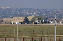 Tysiące tureckich żołnieży otoczyło bazę NATO w Incirlik.