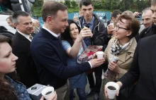 Obietnice Andrzeja Dudy. Niższe emerytury i nieznaczne podwyżki w pensji