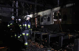 Kościół płonął bardzo szybko. Zostały gołe mury - TVN24