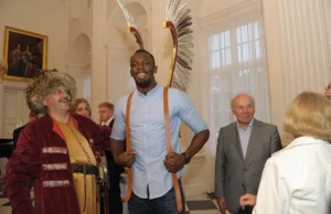 Usain Bolt na urodziny dostał skrzydła husarskie.