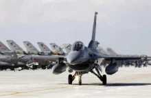 Lotnictwo w pogotowiu, myśliwce skierowane do granicy z Syrią