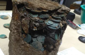 Znaleźli skarb pod podłogą zniszczonego muzeum