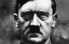 W nadmorskich straganach sprzedawano maski z Adolfem Hitlerem