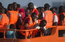Odebrali banderę statkowi zbierającemu migrantów, już drugi raz