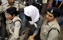 Indie: turystka ze Szwajcarii zgwałcona na oczach męża przez 8 mężczyzn