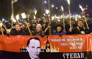 Kijów: Tysiące osób z pochodniami w marszach ku czci Bandery