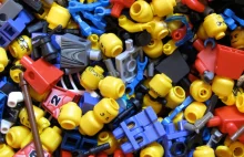 A dlaczego ludziki LEGO mają dziurkę w swojej głowie?