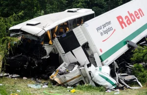 Tenczyn. Poważny wypadek na zakopiance. Tir zderzył się z autobusem...