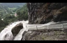 Niebezpieczny wodospad i droga NEPAL