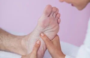 Refleksoterapia – masaż stóp, który wycisza, relaksuje i leczy