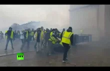 Police officer downed by mob amid Yellow Vest protests