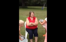 Babcia zaatakowana przez własnego Pitbulla - źle poszedł Ice Bucket Challange