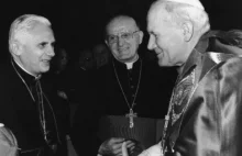 Obraz Jana Pawła II zaczął płakać krwawymi łzami! Znak od samego papieża?