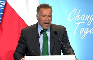 Arnold promuje na COP24 zieloną energię. Sam podróżuje prywatnym...