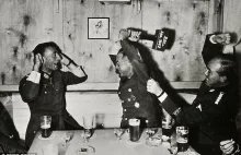 Nazistowscy żołnierze relaksują się w okupowanej Norwegi