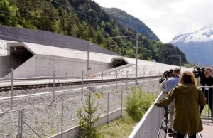 Szwajcaria: otwarto najdłuższy tunel kolejowy na świecie. Ma aż 57 km