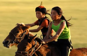 Naadam - czyli wyścig pośród mongolskich stepów